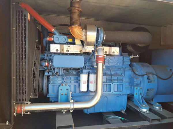 鄂城燃油消耗率与进气温度的具体关系是什么？