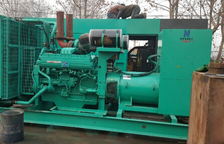 鄂城发电机组如何判断水冷式机油散热器内部是否需要清洗？